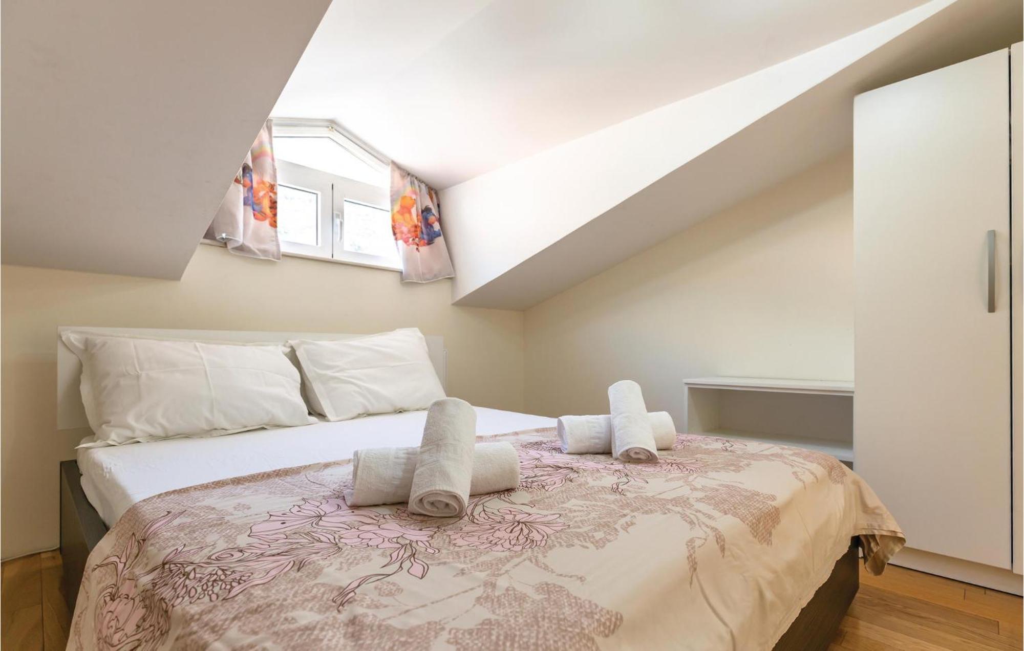 Lovely Apartment In Makarska With Kitchenette Exteriér fotografie