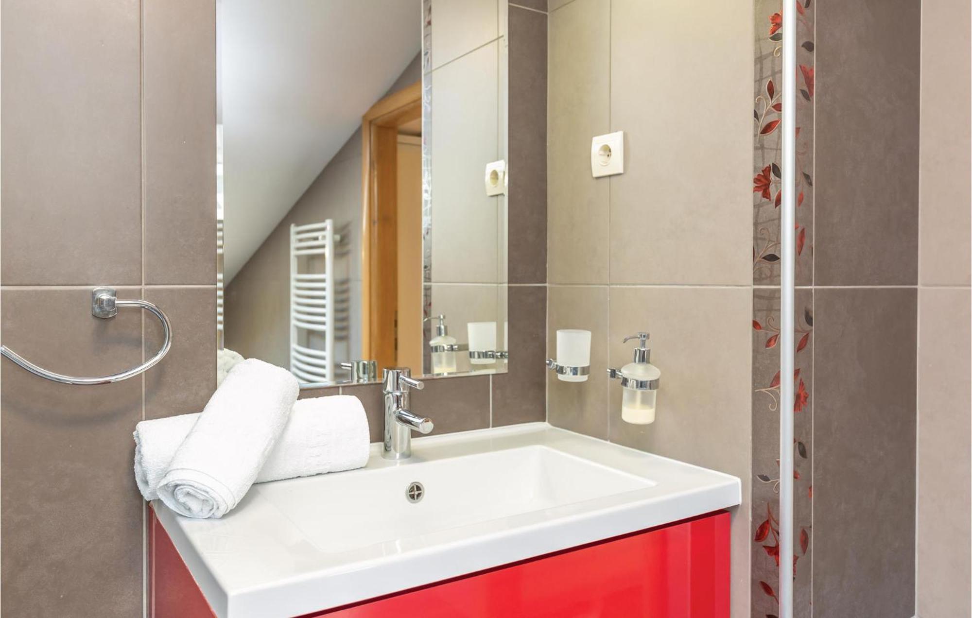 Lovely Apartment In Makarska With Kitchenette Exteriér fotografie