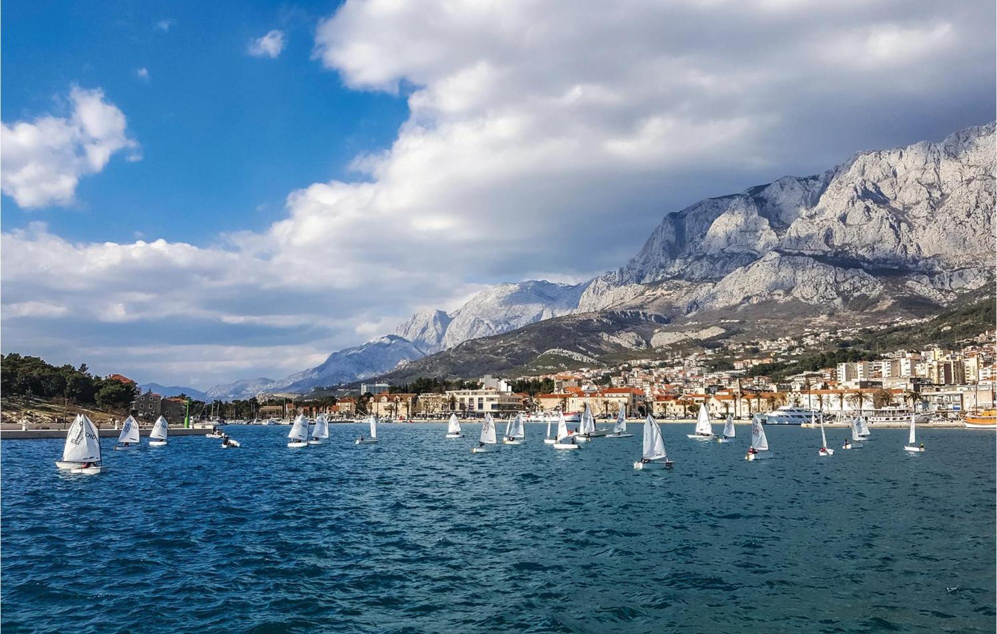 Lovely Apartment In Makarska With Kitchenette Exteriér fotografie