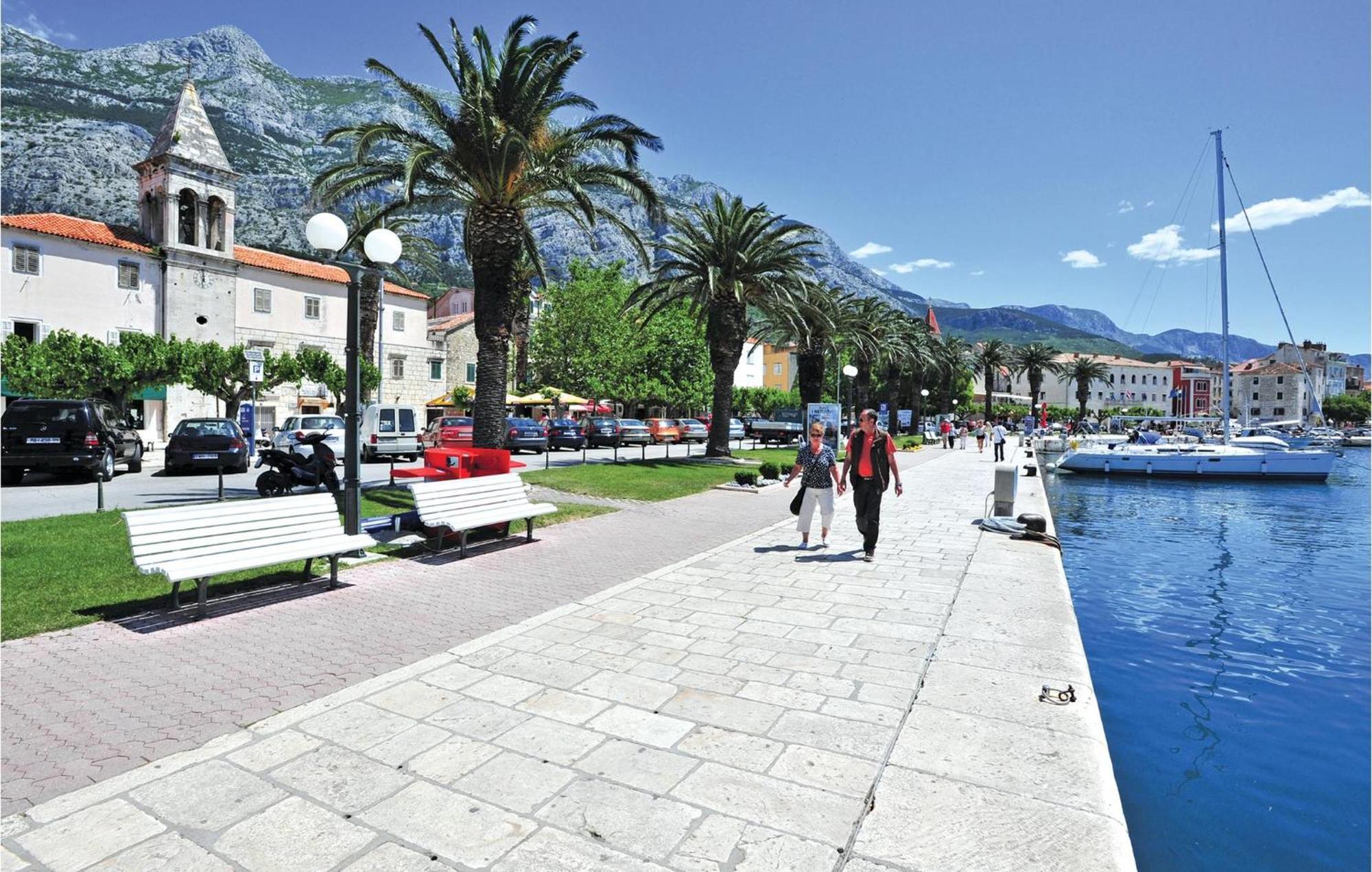Lovely Apartment In Makarska With Kitchenette Exteriér fotografie