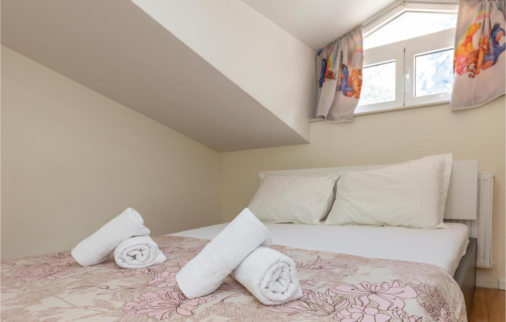 Lovely Apartment In Makarska With Kitchenette Exteriér fotografie