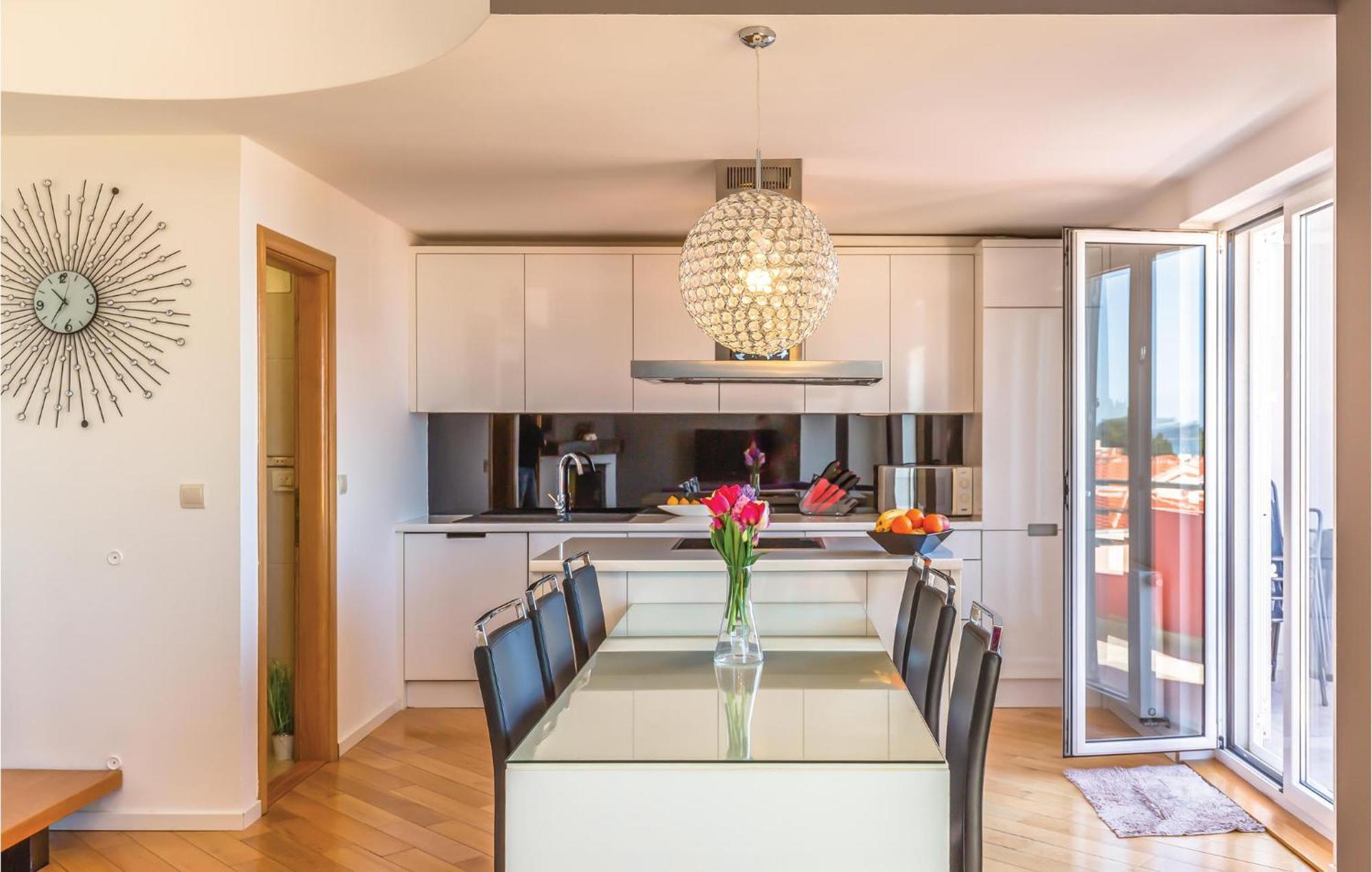 Lovely Apartment In Makarska With Kitchenette Exteriér fotografie